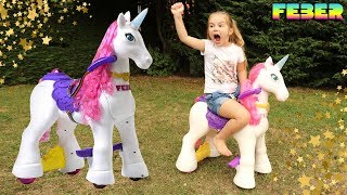 Ellie chevauche une licorne électrique  Poney pour enfant  Electric Unicorn  FEBER FAMOSA [upl. by Birdt]