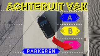 ACHTERUIT INPARKEREN IN EEN VAK [upl. by Ahsinor]