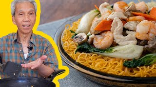 🤤 Dads CRISPY Hong Kong Style Noodles 港式煎麵 [upl. by Marabel366]