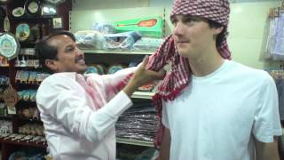 How to wear a keffiyeh [upl. by Russo]